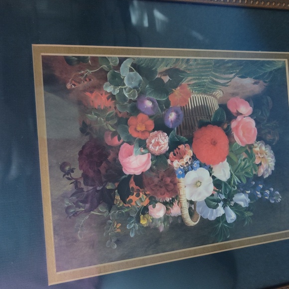 4 pictures of beautiful flowers  in a gold style frame - Picture 2 of 5